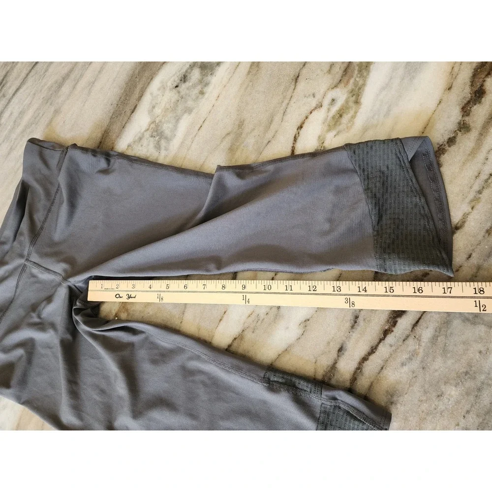 Under Armour HeatGear Gray Compression Capri Leggings Mesh Cuffs Womens Medium